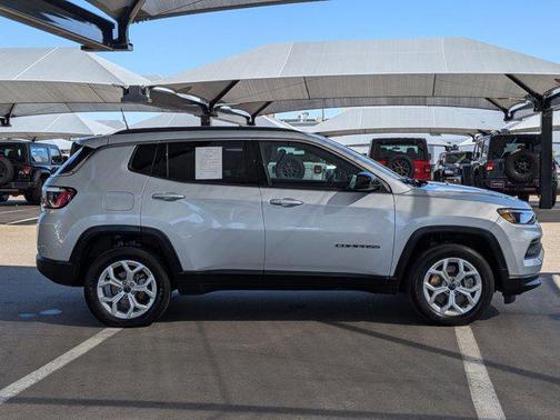 Silver Zynith Metallic Clearcoat 2025 Jeep Compass Latitude