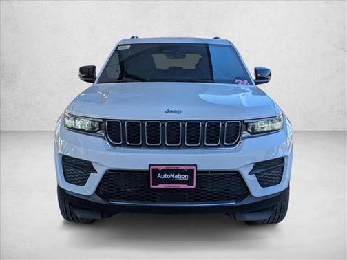 Bright White Clearcoat 2026 Jeep Grand Cherokee Altitude