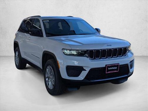 Bright White Clearcoat 2026 Jeep Grand Cherokee Altitude
