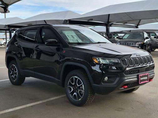 Diamond Black Crystal Pearlcoat 2026 Jeep Compass Trailhawk