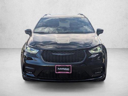 Diamond Black Crystal Pearlcoat 2026 Chrysler Pacifica Limited