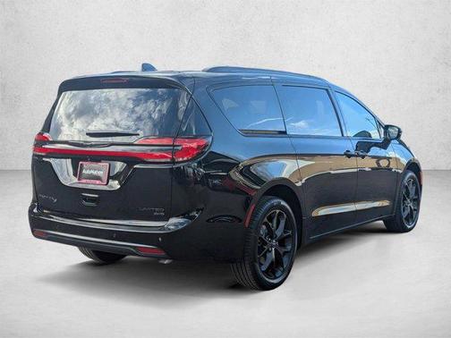 Diamond Black Crystal Pearlcoat 2026 Chrysler Pacifica Limited