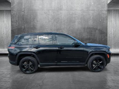 2022 Jeep Grand Cherokee Altitude