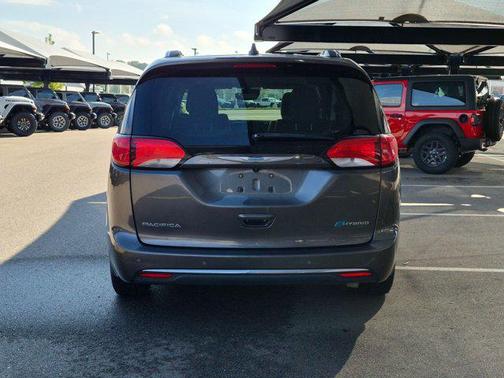 Granite Crystal Metallic Clearcoat 2018 Chrysler Pacifica Hybrid Limited
