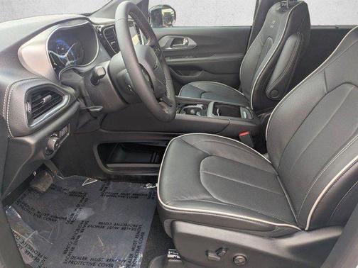 Bright White Clearcoat 2026 Chrysler Pacifica Limited