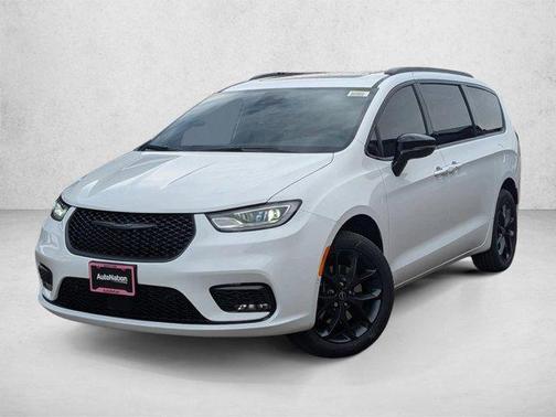 Bright White Clearcoat 2026 Chrysler Pacifica Limited