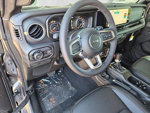Granite Crystal Metallic Clearcoat 2026 Jeep Wrangler 4-Door Sahara 4x4