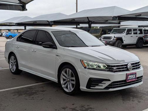 2018 Volkswagen Passat 2.0T R-Line