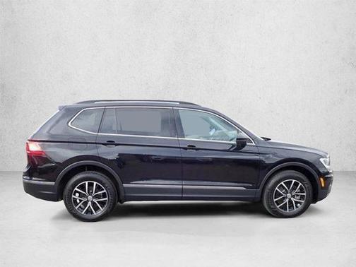 Deep Black Pearl 2021 Volkswagen Tiguan 2.0T SE 4MOTION