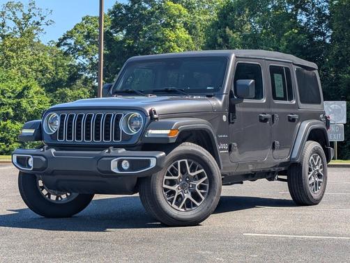 Granite Crystal Metallic Clearcoat 2024 Jeep Wrangler 4-Door Sahara 4x4
