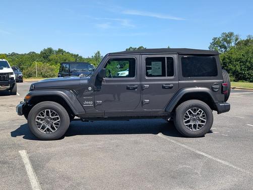 Granite Crystal Metallic Clearcoat 2024 Jeep Wrangler 4-Door Sahara 4x4