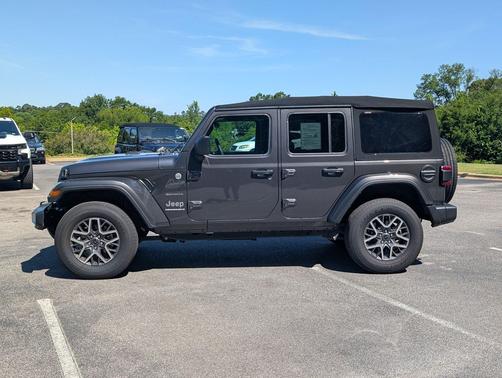 Granite Crystal Metallic Clearcoat 2024 Jeep Wrangler 4-Door Sahara 4x4