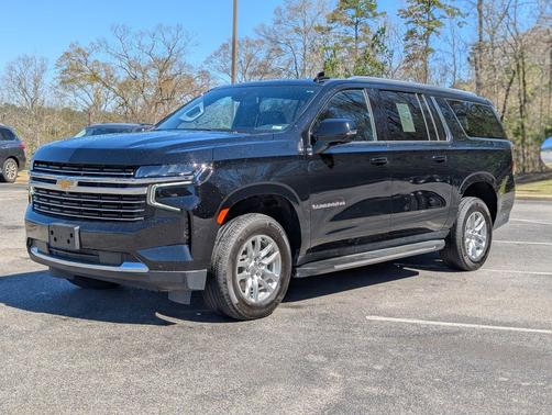 Black 2024 Chevrolet Suburban LT