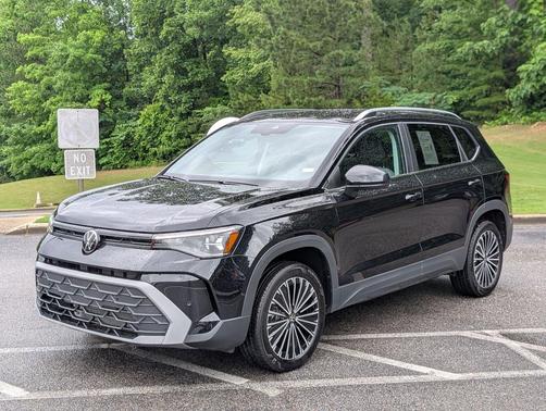 Deep Black Pearl 2025 Volkswagen Taos 1.5T SE