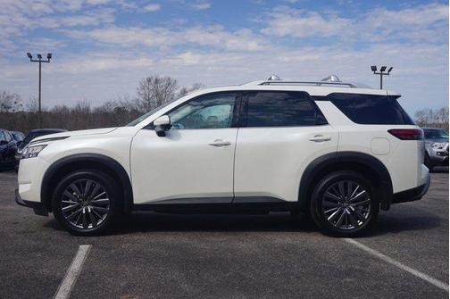 2024 Nissan Pathfinder SL FWD