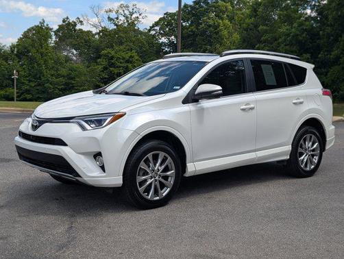 Blizzard Pearl 2018 Toyota RAV4 SE