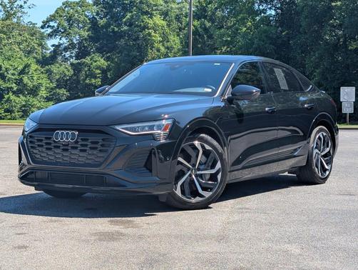 Mythos Black Metallic 2024 Audi Q8 e-tron Premium Plus