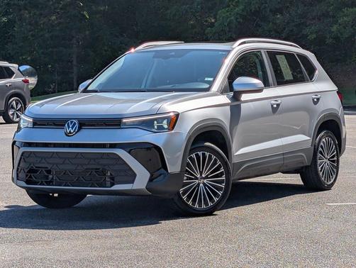 Pyrite Silver Metallic 2025 Volkswagen Taos 1.5T SE