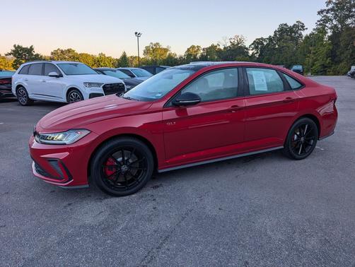 Kings Red Metallic w/Deep Black Roof 2026 Volkswagen Jetta GLI 2.0T Autobahn