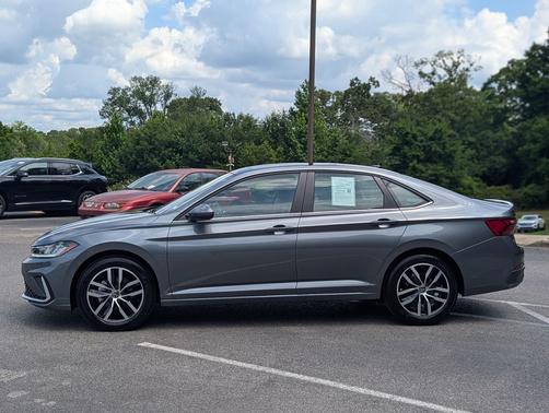 Platinum Gray Metallic 2025 Volkswagen Jetta 1.5T SE