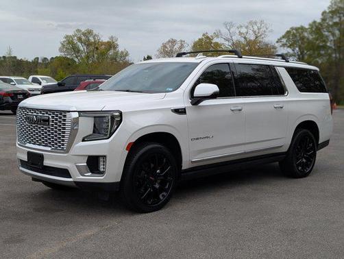 White Frost Tricoat 2023 GMC Yukon XL Denali