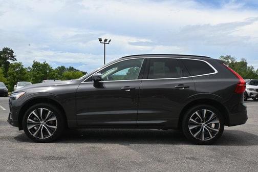 2022 Volvo XC60 B5 Momentum