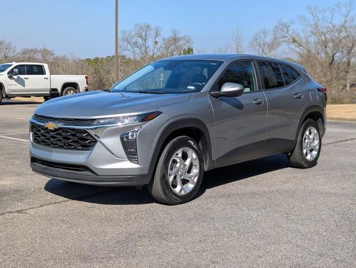 Sterling Gray Metallic 2024 Chevrolet Trax LS