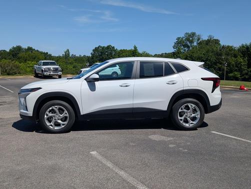 Summit White 2024 Chevrolet Trax LS