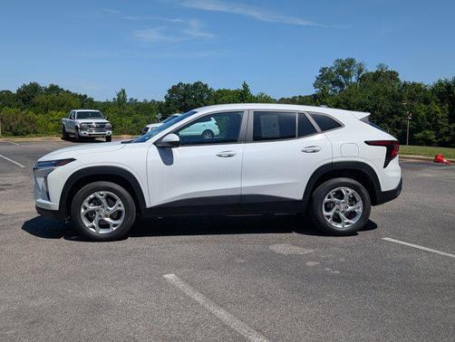 Summit White 2024 Chevrolet Trax LS
