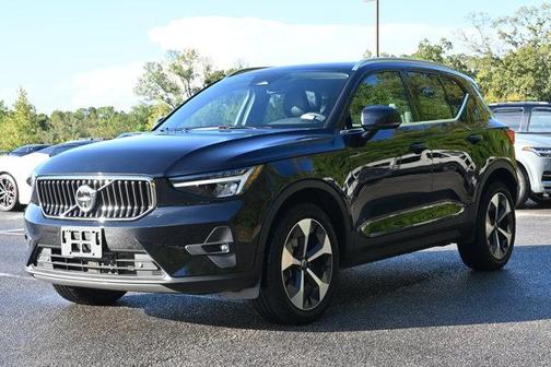 2025 Volvo XC40 B5 Plus Bright Theme
