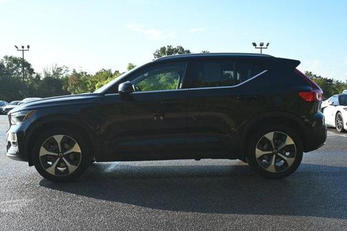2025 Volvo XC40 B5 Plus Bright Theme