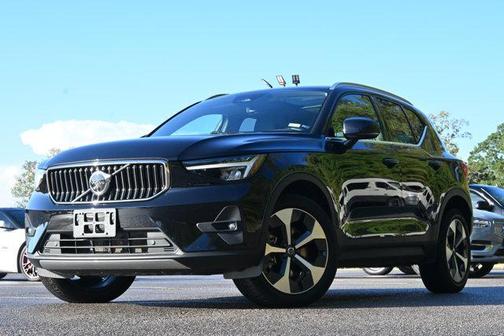 2025 Volvo XC40 B5 Plus Bright Theme
