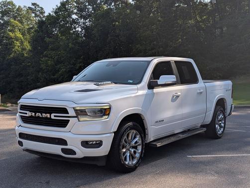 Ivory White Tri-Coat Pearlcoat 2021 RAM 1500 Laramie