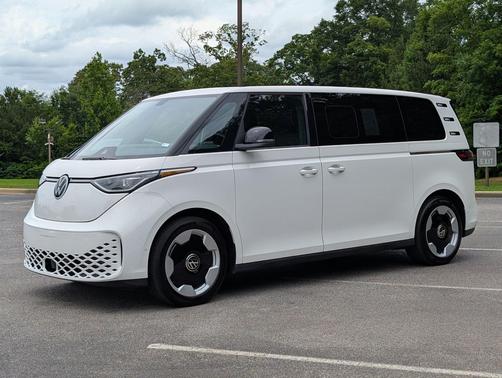 Candy White 2025 Volkswagen ID. Buzz Pro S