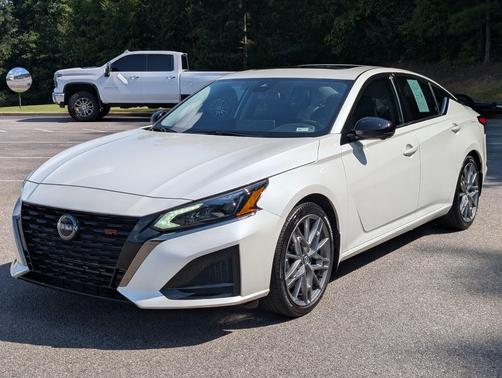 Pearl White Tricoat 2024 Nissan Altima SR VC-Turbo FWD