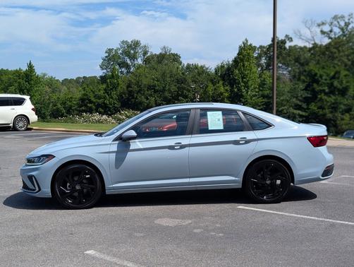 Platinum Gray Metallic 2025 Volkswagen Jetta 1.5T SE