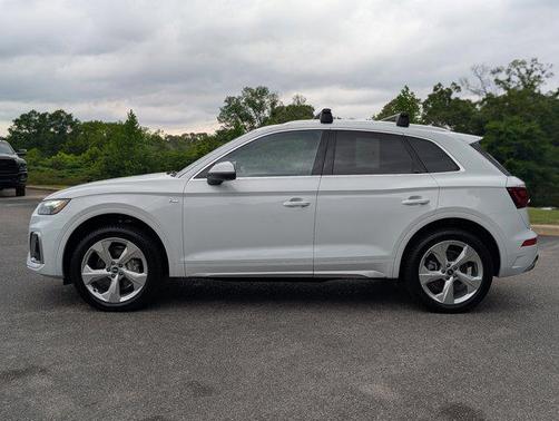 Glacier White Metallic 2022 Audi Q5 45 S line Premium Plus
