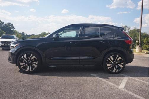 2025 Volvo XC40 B5 Plus Dark Theme