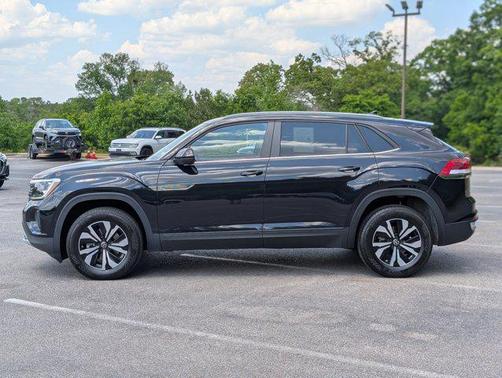 Deep Black Pearl 2024 Volkswagen Atlas Cross Sport 2.0T SE