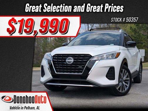 Aspen White Tricoat/Super Black 2023 Nissan Kicks SV