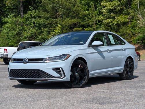Platinum Gray Metallic 2025 Volkswagen Jetta 1.5T SE