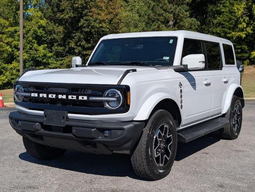 Oxford White 2025 Ford Bronco Outer Banks