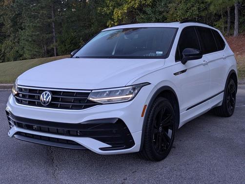 Opal White Pearl 2023 Volkswagen Tiguan 2.0T SE R-Line Black