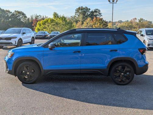 2025 Volkswagen Taos 1.5T SE Black