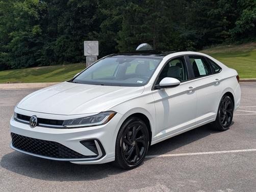 Opal White Pearl 2025 Volkswagen Jetta 1.5T SE