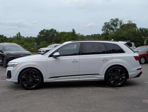 Glacier White Metallic 2025 Audi Q7 55 Premium Plus