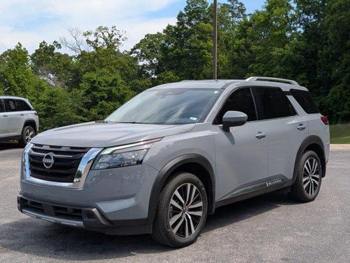 Boulder Gray Pearl 2025 Nissan Pathfinder Platinum FWD