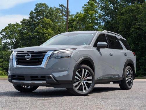 Boulder Gray Pearl 2025 Nissan Pathfinder Platinum FWD