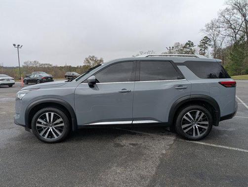 2025 Nissan Pathfinder Platinum FWD