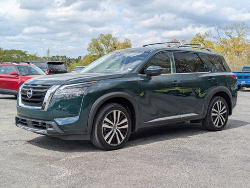 2024 Nissan Pathfinder Platinum FWD